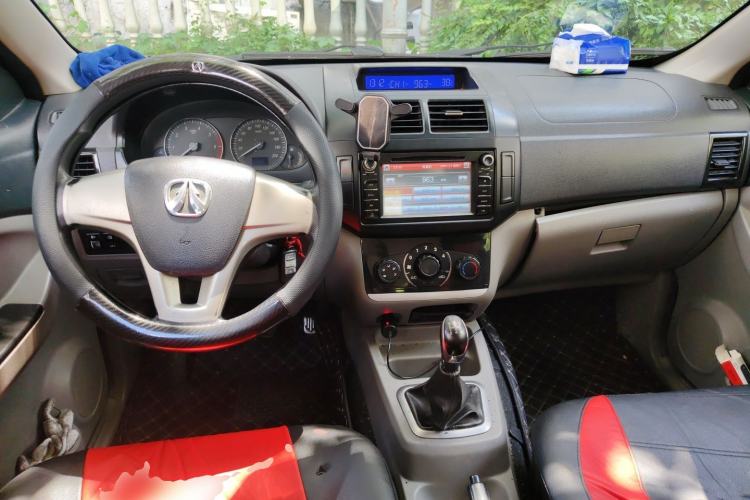 Used BAIC Weiwang M20 2014 1.5L practical type BJ415A Center Console