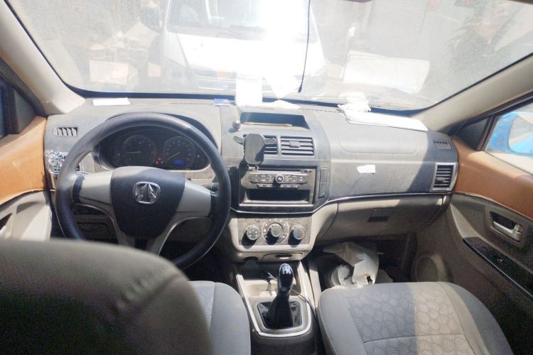 Used BAIC Weiwang M20 2014 1.5L practical type BJ415A Center Console