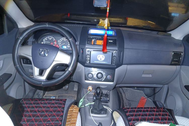 Used BAIC Weiwang M20 2014 1.5L Standard Version BJ415B Center Console