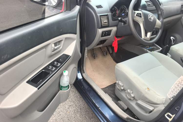 Used BAIC Weiwang M20 2014 1.5L Comfort Version BJ415B Driver Seat