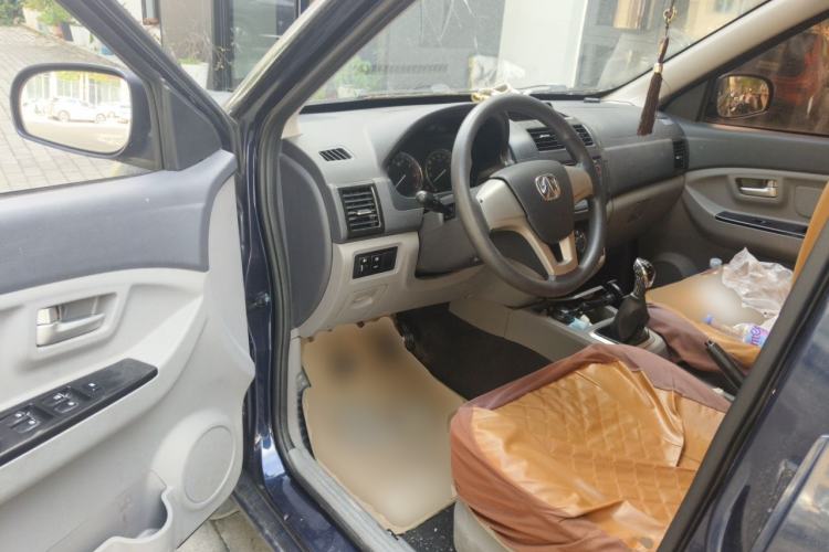 Used BAIC Weiwang M20 2014 1.5L practical type BJ415A Driver Seat