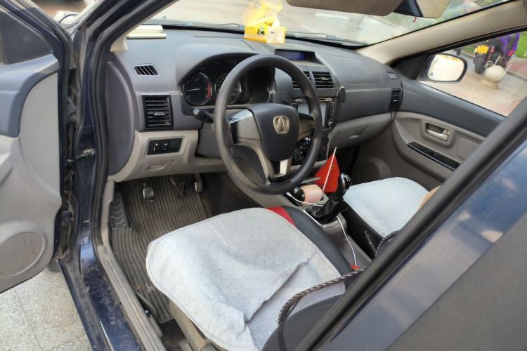 Used BAIC Weiwang M20 2014 1.5L practical type BJ415A Driver Seat