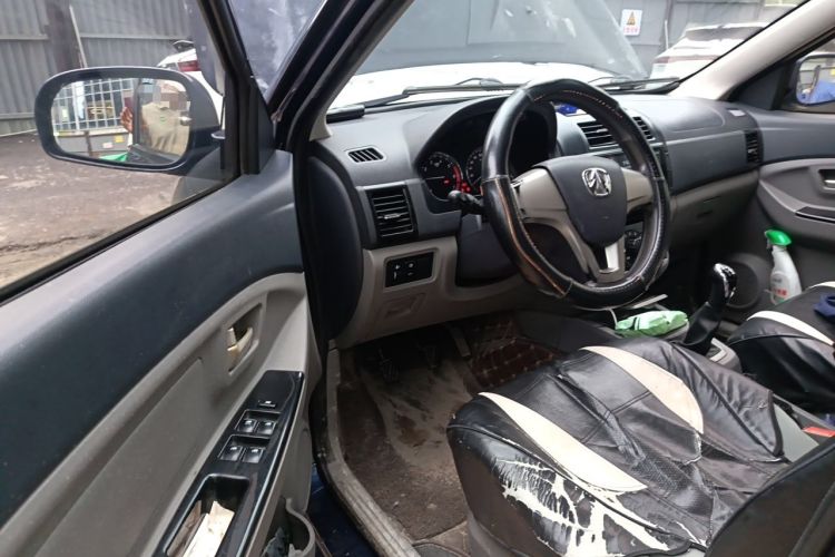 Used BAIC Weiwang M20 2014 1.5L Basic Version BJ415B Driver Seat