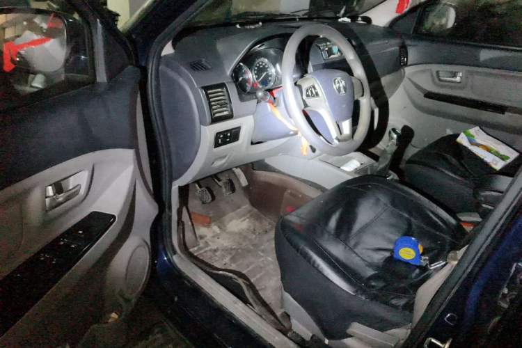Used BAIC Weiwang M20 2014 1.5L Comfort Version BJ415B Driver Seat