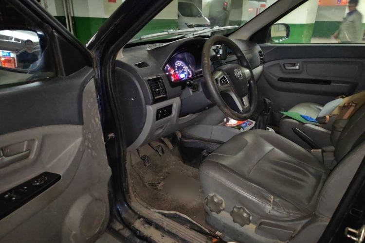 Used BAIC Weiwang M20 2014 1.5L Basic Version BJ415B Driver Seat