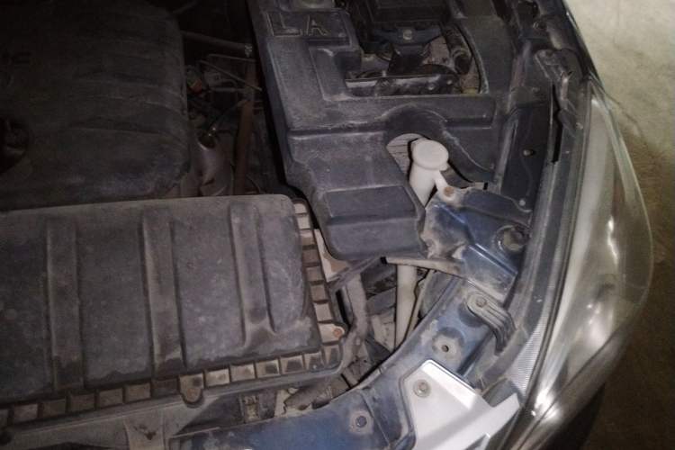 Used BAIC Weiwang M20 2014 1.5L practical type BJ415A Engine Bay Left