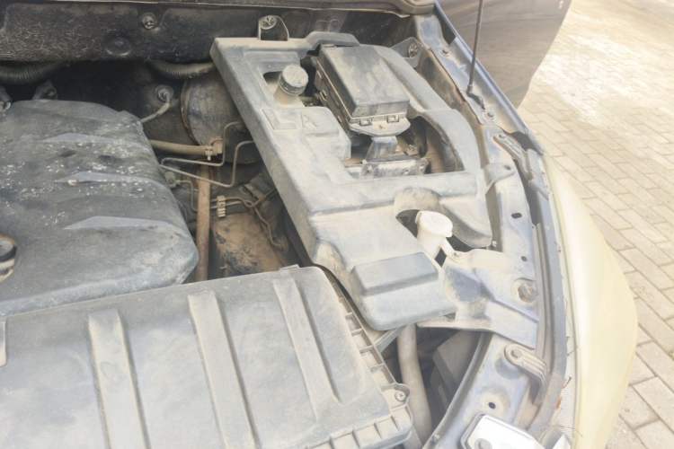 Used BAIC Weiwang M20 2014 1.5L practical type BJ415A Engine Bay Left
