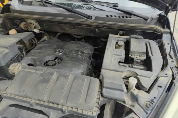Used BAIC Weiwang M20 2014 1.5L practical type BJ415A Engine Bay Left
