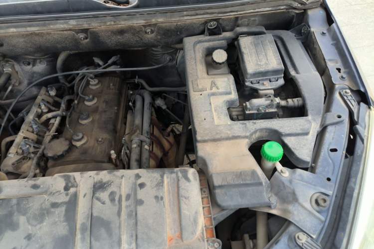 Used BAIC Weiwang M20 2014 1.5L practical type BJ415A Engine Bay Left
