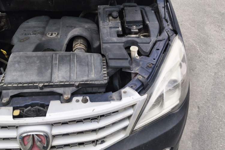 Used BAIC Weiwang M20 2014 1.5L Comfort Version BJ415B Engine Bay Left