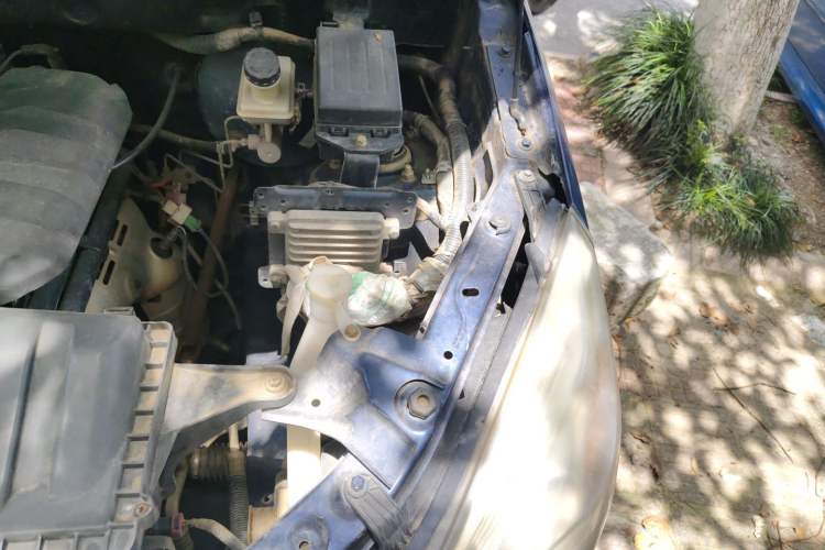 Used BAIC Weiwang M20 2014 1.5L practical type BJ415A Engine Bay Left