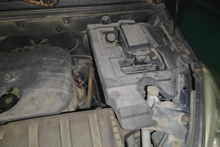 Used BAIC Weiwang M20 2014 1.5L practical type BJ415A Engine Bay Left