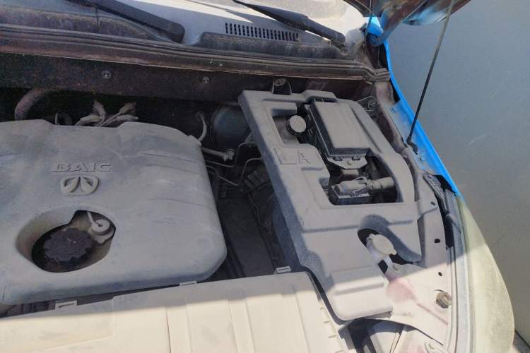Used BAIC Weiwang M20 2014 1.5L practical type BJ415A Engine Bay Left