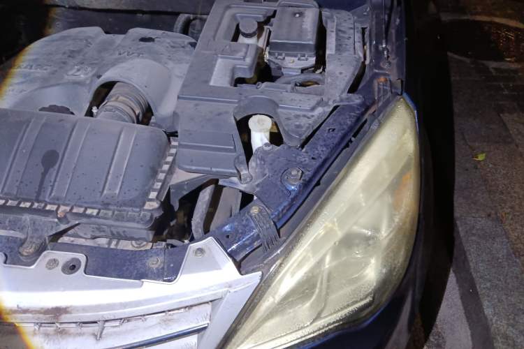 Used BAIC Weiwang M20 2014 1.5L Standard Version BJ415B Engine Bay Left