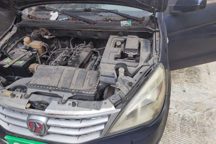 Used BAIC Weiwang M20 2014 1.5L practical type BJ415A Engine Bay Left