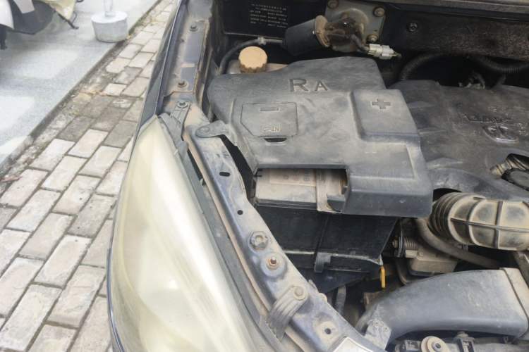 Used BAIC Weiwang M20 2014 1.5L practical type BJ415A Engine Bay Right