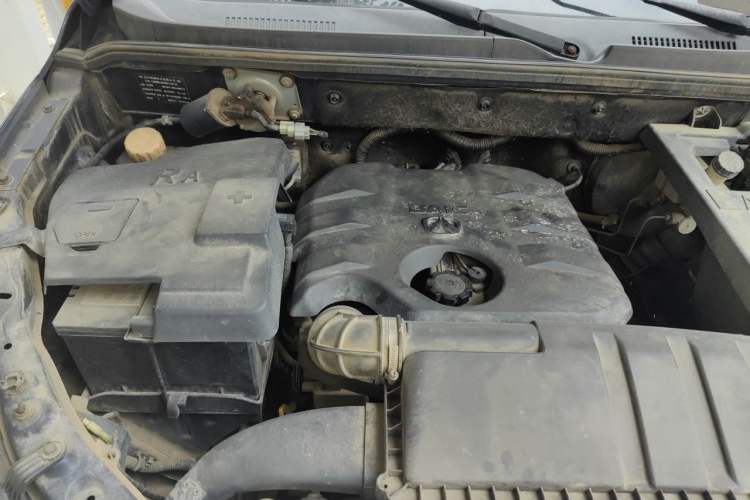 Used BAIC Weiwang M20 2014 1.5L practical type BJ415A Engine Bay Right