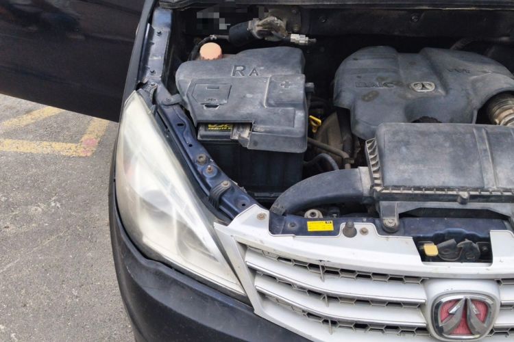 Used BAIC Weiwang M20 2014 1.5L Comfort Version BJ415B Engine Bay Right