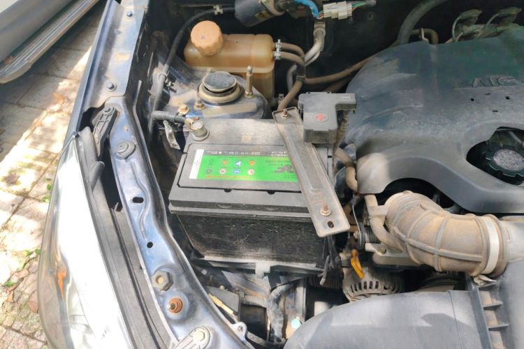 Used BAIC Weiwang M20 2014 1.5L practical type BJ415A Engine Bay Right