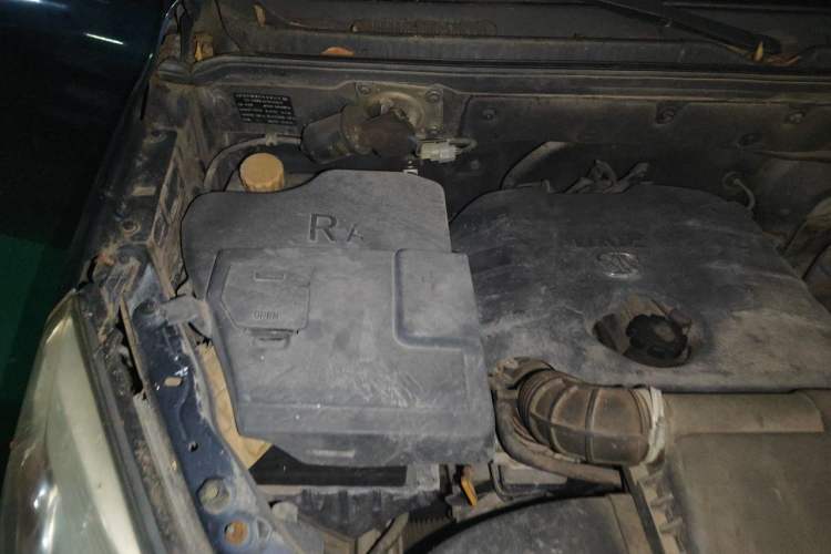 Used BAIC Weiwang M20 2014 1.5L practical type BJ415A Engine Bay Right