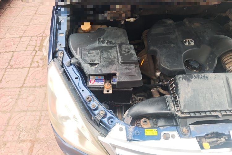 Used BAIC Weiwang M20 2014 1.5L Comfort Version BJ415B Engine Bay Right