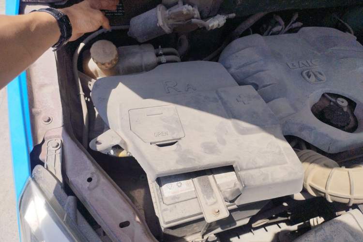 Used BAIC Weiwang M20 2014 1.5L practical type BJ415A Engine Bay Right