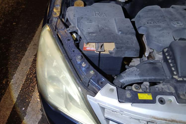 Used BAIC Weiwang M20 2014 1.5L Standard Version BJ415B Engine Bay Right