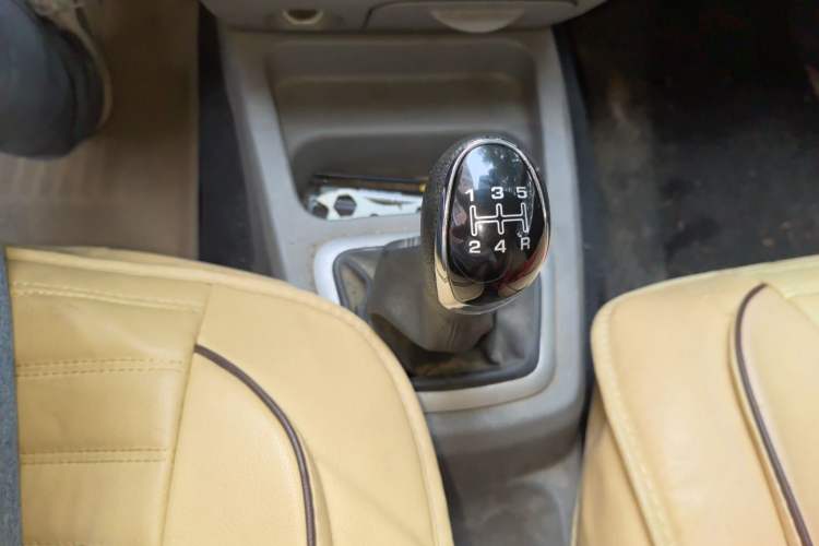 Used BAIC Weiwang M20 2014 1.5L Comfort Version BJ415B Gear Lever