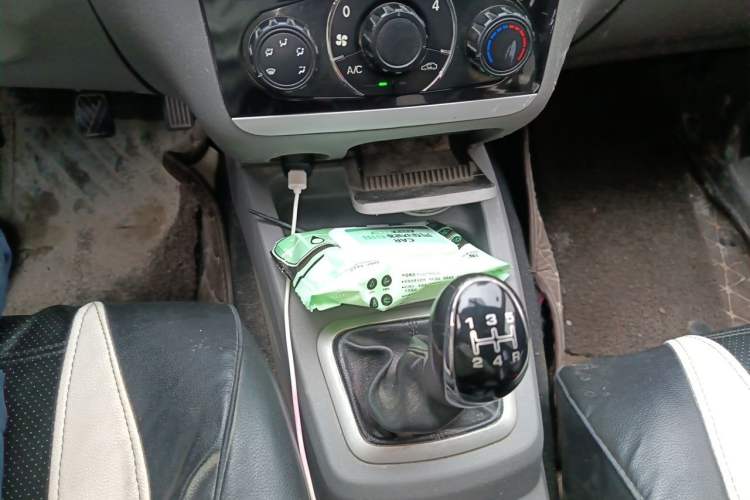 Used BAIC Weiwang M20 2014 1.5L Basic Version BJ415B Gear Lever