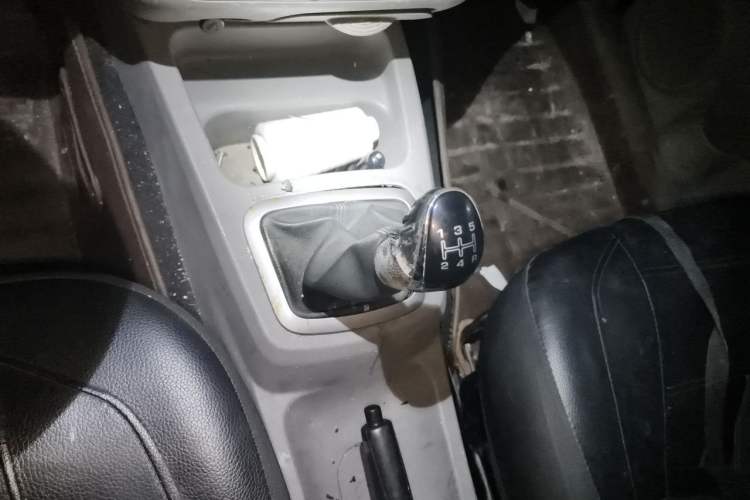 Used BAIC Weiwang M20 2014 1.5L Comfort Version BJ415B Gear Lever