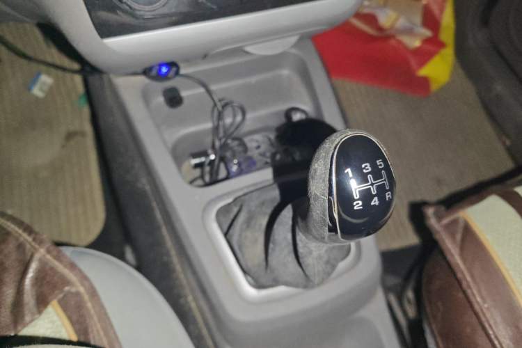 Used BAIC Weiwang M20 2014 1.5L practical type BJ415A Gear Lever