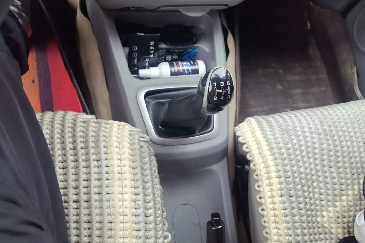 Used BAIC Weiwang M20 2014 1.5L Comfort Version BJ415B Gear Lever