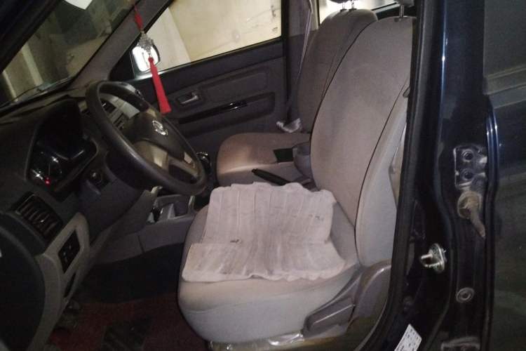 Used BAIC Weiwang M20 2014 1.5L practical type BJ415A Left Front Seat