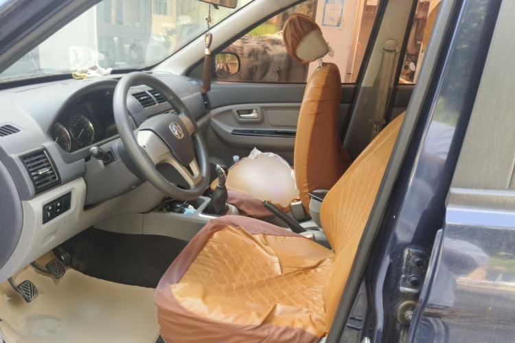 Used BAIC Weiwang M20 2014 1.5L practical type BJ415A Left Front Seat