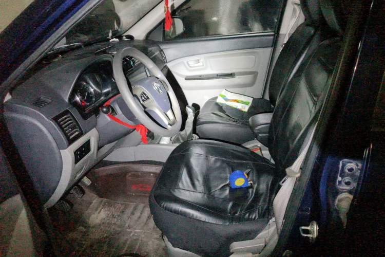Used BAIC Weiwang M20 2014 1.5L Comfort Version BJ415B Left Front Seat