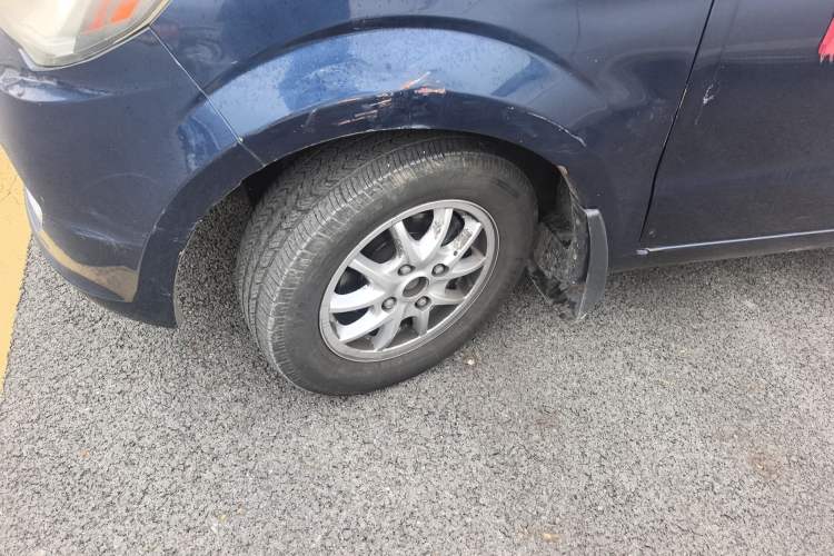 Used BAIC Weiwang M20 2014 1.5L Comfort Version BJ415B Left Front Wheel Hub