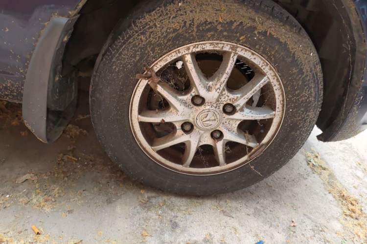 Used BAIC Weiwang M20 2014 1.5L Comfort Version BJ415B Right Front Wheel Hub