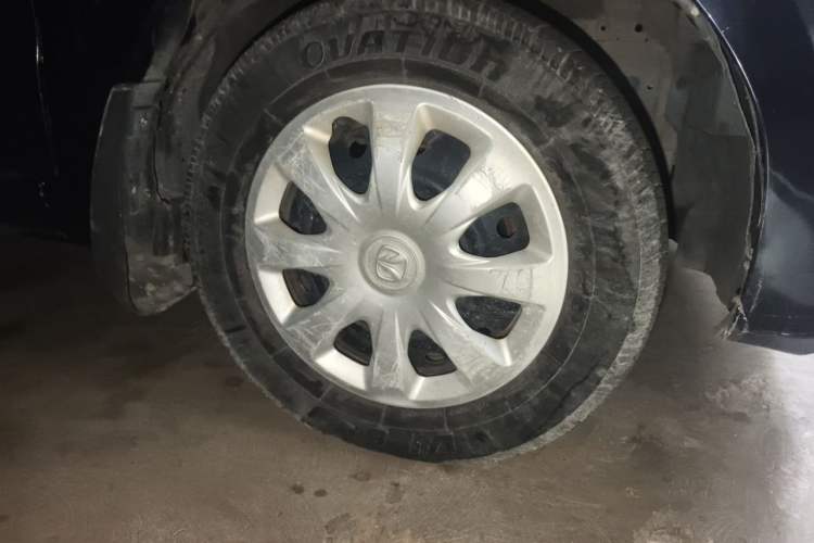 Used BAIC Weiwang M20 2014 1.5L practical type BJ415A Right Front Wheel Hub