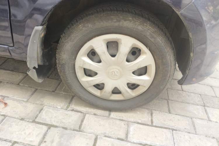 Used BAIC Weiwang M20 2014 1.5L practical type BJ415A Right Front Wheel Hub