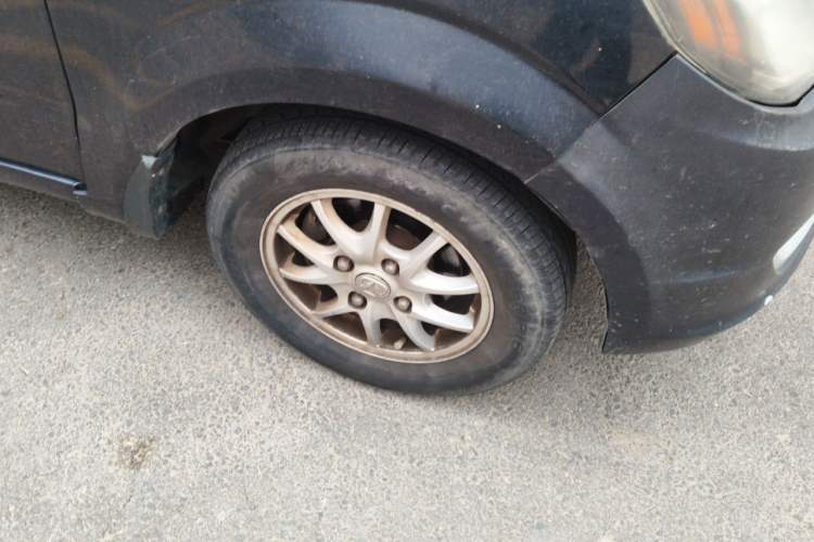 Used BAIC Weiwang M20 2014 1.5L Comfort Version BJ415B Right Front Wheel Hub