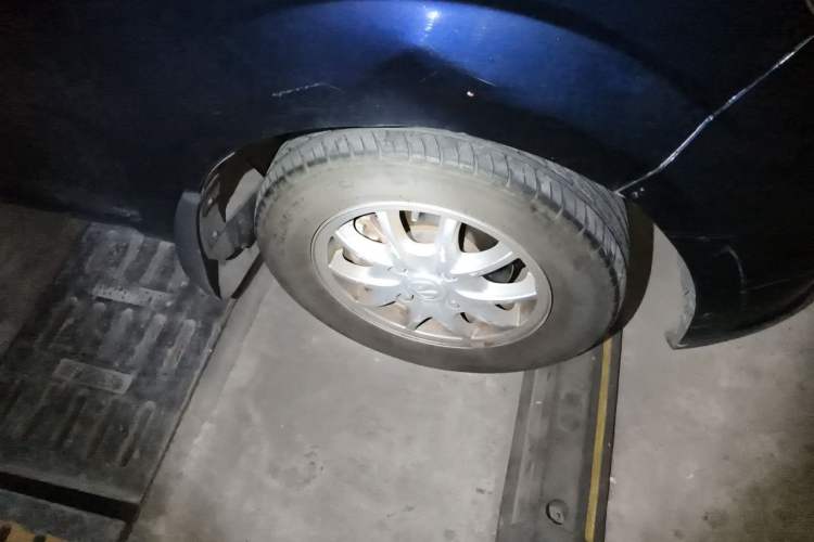 Used BAIC Weiwang M20 2014 1.5L Comfort Version BJ415B Right Front Wheel Hub