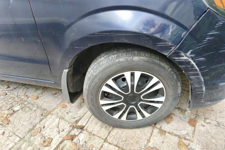 Used BAIC Weiwang M20 2014 1.5L practical type BJ415A Right Front Wheel Hub