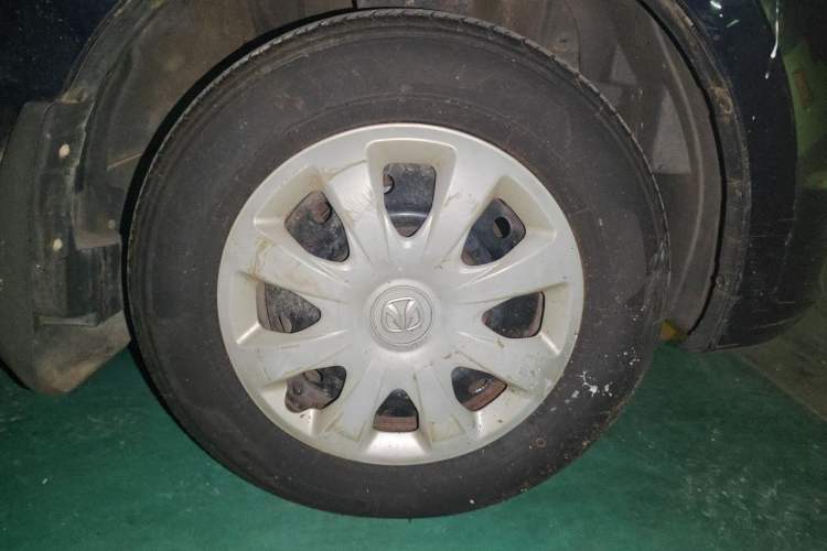 Used BAIC Weiwang M20 2014 1.5L practical type BJ415A Right Front Wheel Hub