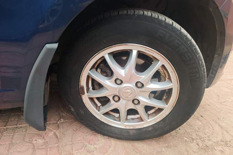 Used BAIC Weiwang M20 2014 1.5L Comfort Version BJ415B Right Front Wheel Hub