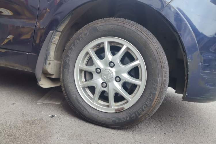 Used BAIC Weiwang M20 2014 1.5L Comfort Version BJ415B Right Front Wheel Hub