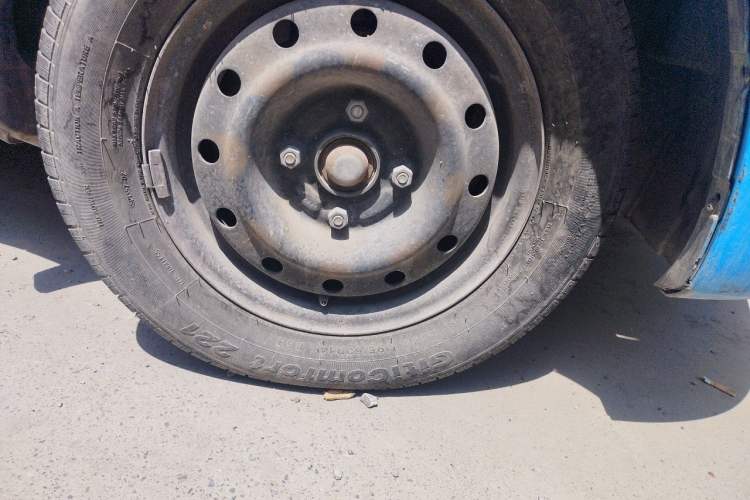 Used BAIC Weiwang M20 2014 1.5L practical type BJ415A Right Front Wheel Hub