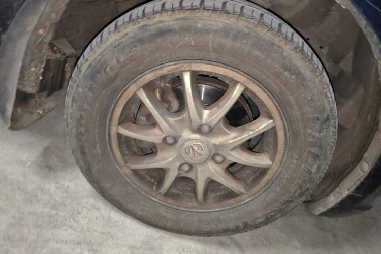 Used BAIC Weiwang M20 2014 1.5L Basic Version BJ415B Right Front Wheel Hub