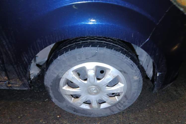 Used BAIC Weiwang M20 2014 1.5L Standard Version BJ415B Right Front Wheel Hub