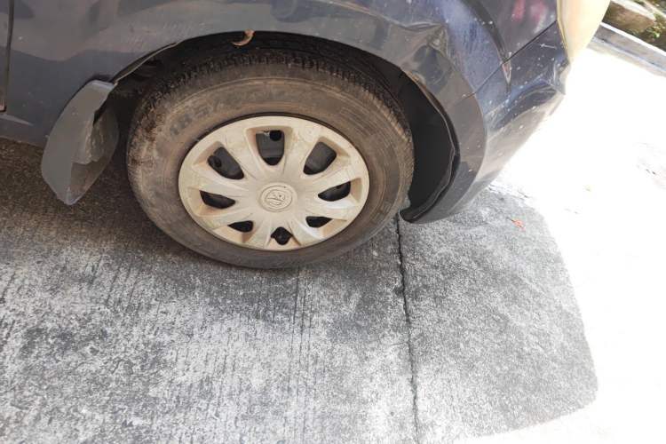 Used BAIC Weiwang M20 2014 1.5L practical type BJ415A Right Front Wheel Hub