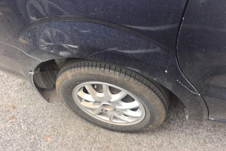 Used BAIC Weiwang M20 2014 1.5L Comfort Version BJ415B Right Rear Wheel Hub